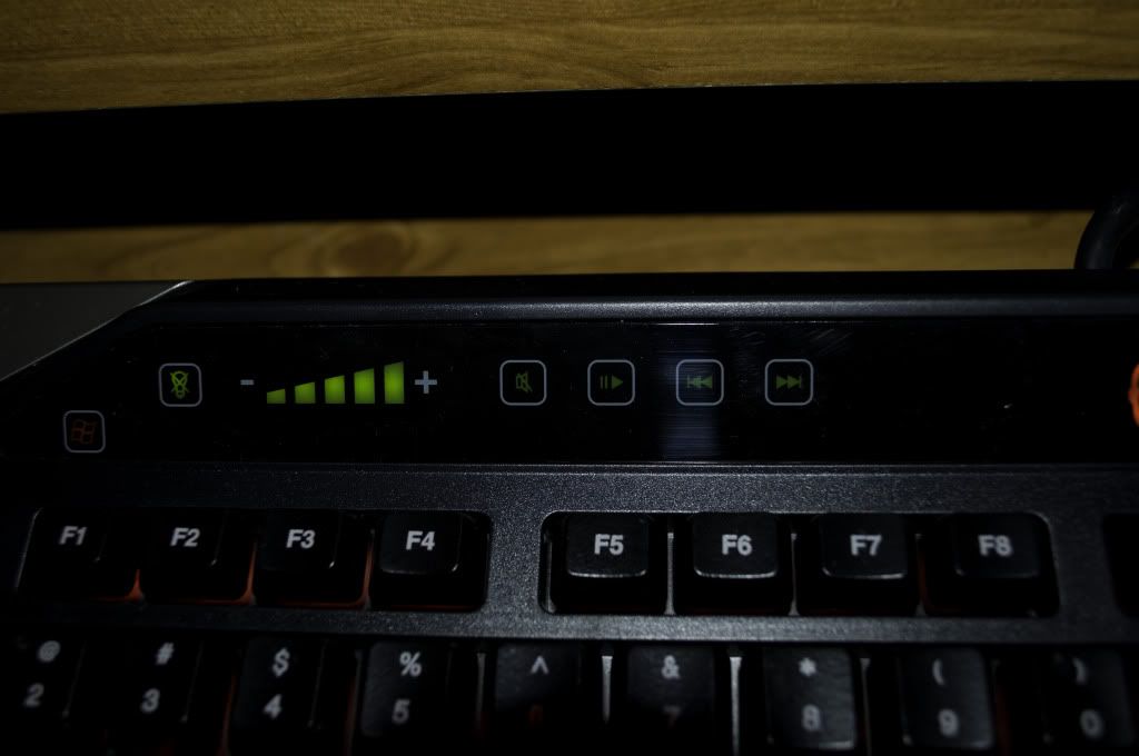 Gaming Keyboard Audio and Mic Jack? « HowTo Geek Forums