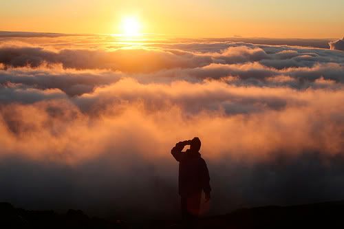 sun and clouds photo: Standing over the clouds by Ewen and Donabel on Flickr clouds.jpg